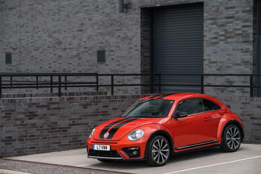  Volkswagen Beetle R-Line 2017 года  (UK) (фото 13 из 31)
